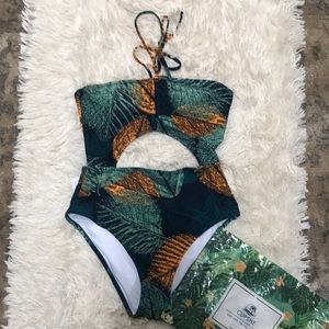NWT Cupshe swimsuit Size Medium